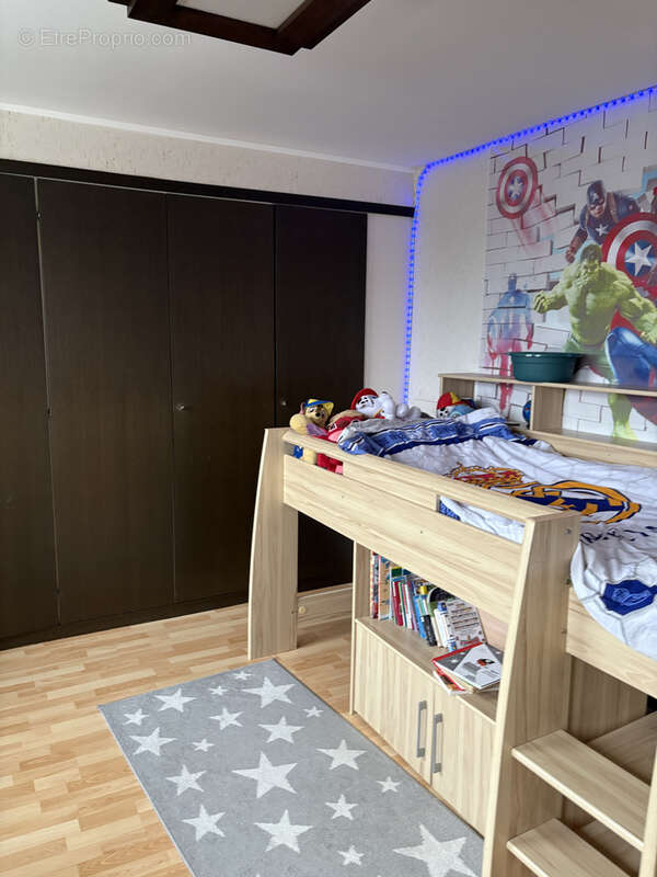 Maison à AMBRIERES-LES-VALLEES