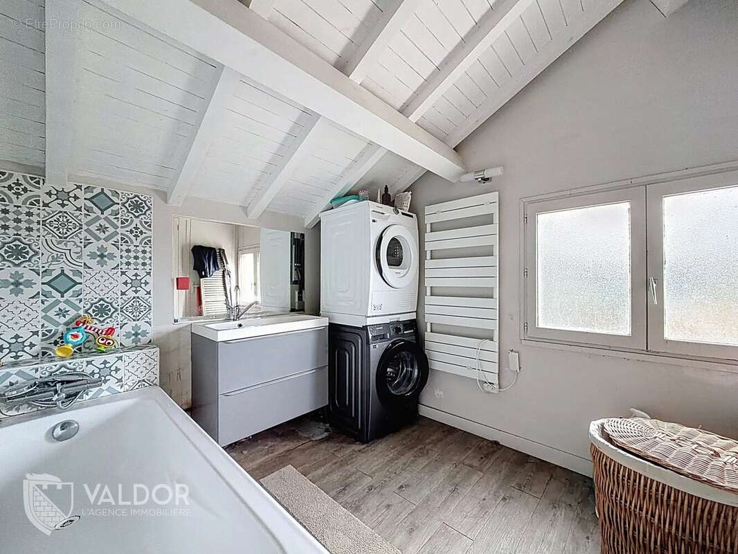 Maison à MOGNENEINS