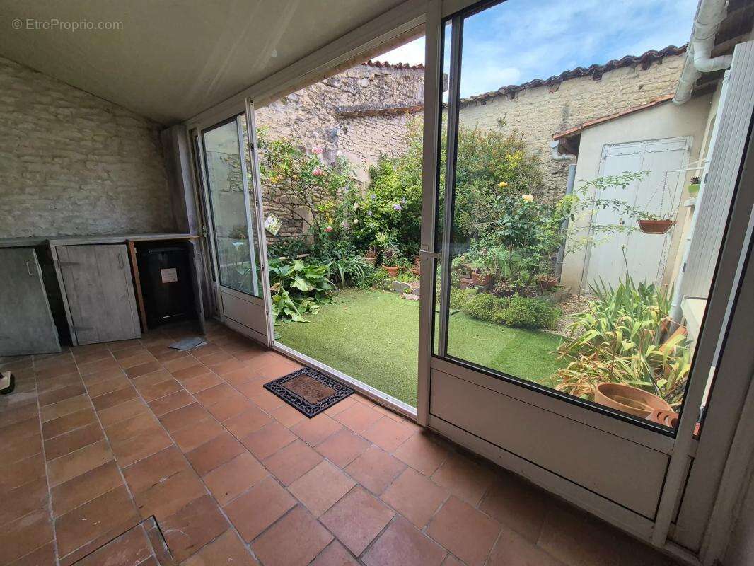 Maison 3 pièces de 80 m2,  Cognac - photo 5