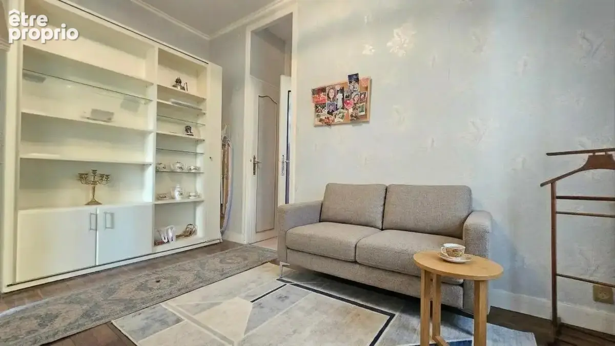 Ensemble Immobilier à Fort Potentiel – Dépendance, 3 Garages & Grand Parking - photo 7