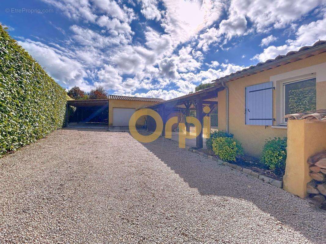 Maison à BAGNOLS-EN-FORET