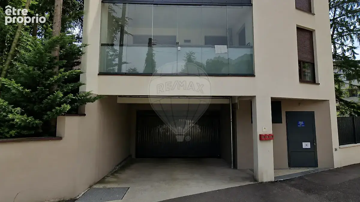 Parking à RILLIEUX-LA-PAPE