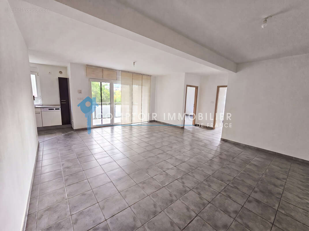 Oeting   Superbe F3 de 77 m2 avec balcon panoramique, garage et faibles charges - photo 5