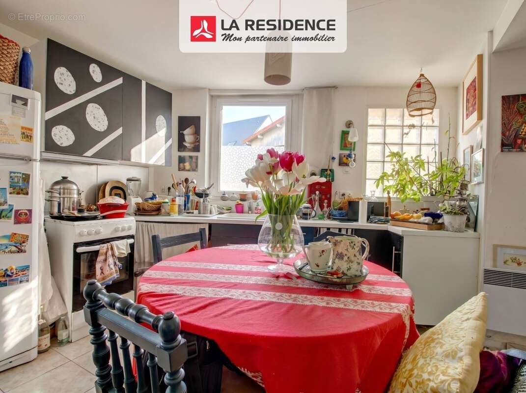 Appartement à CHANTELOUP-LES-VIGNES