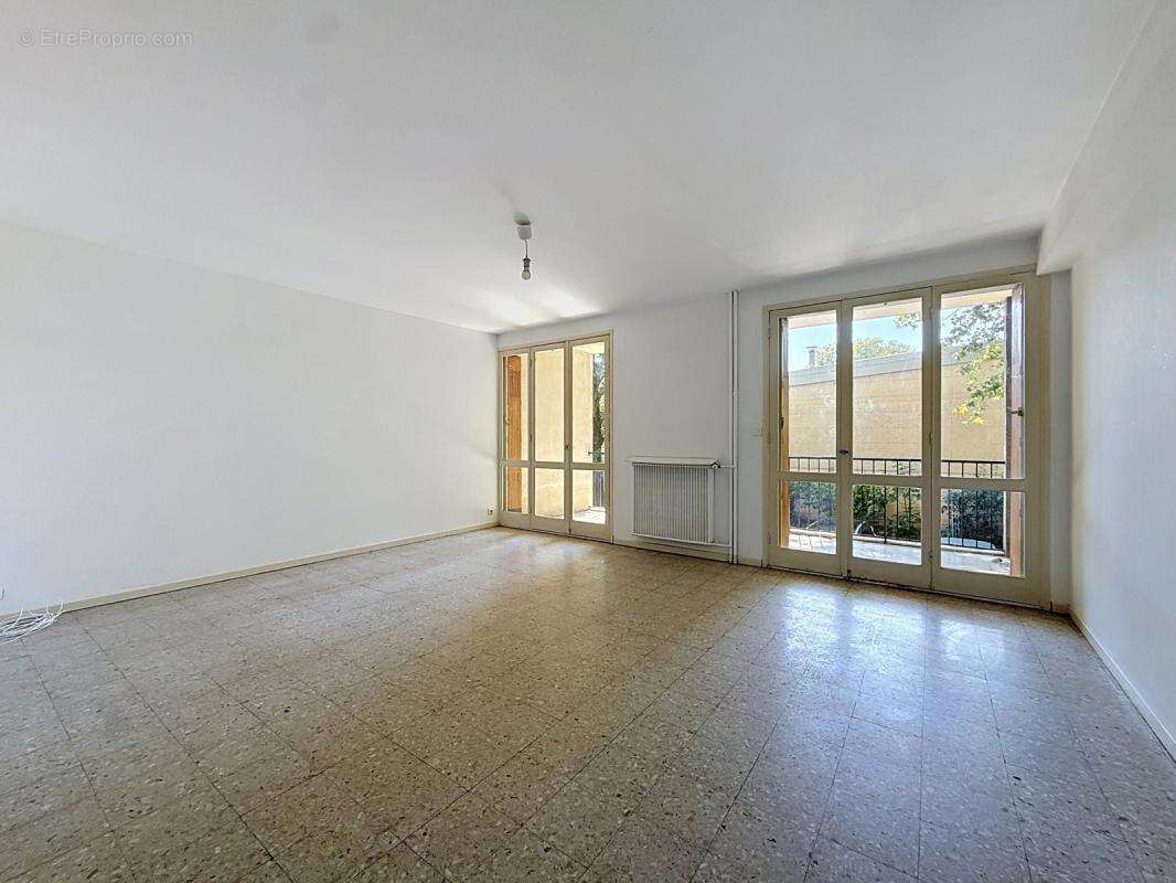 Avignon extra-muros proche rempart - t5 - terrasse - garage - photo 4