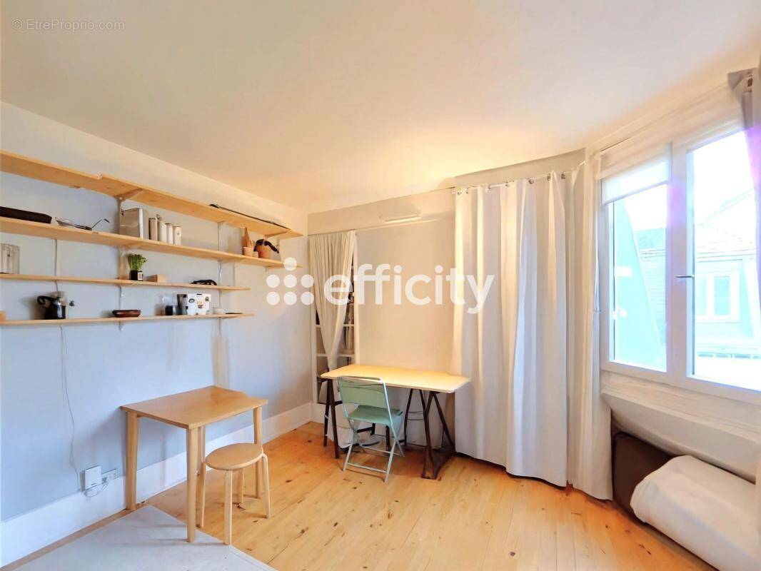 Appartement à PARIS-10E