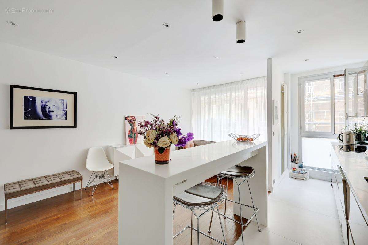 Appartement à PARIS-8E