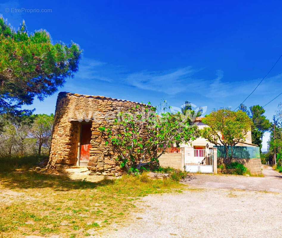 Maison à MONTSERET