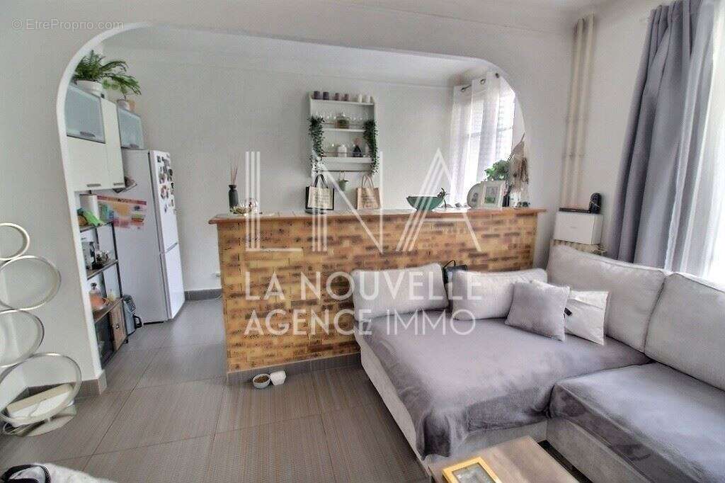 Appartement à LES LILAS