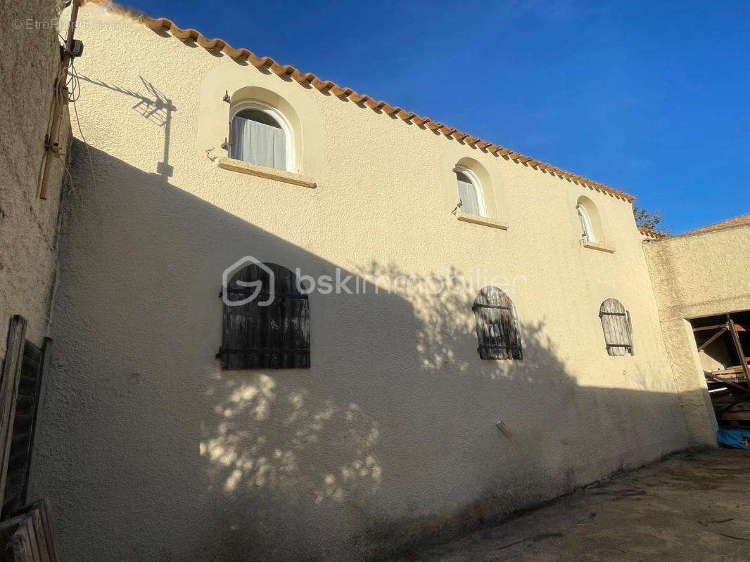 Maison à VIC-LA-GARDIOLE