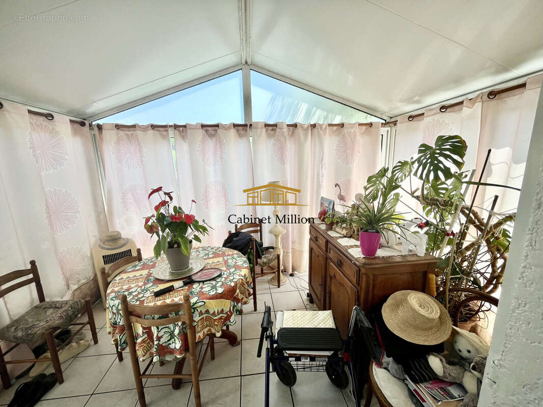 Maison à VIC-LA-GARDIOLE