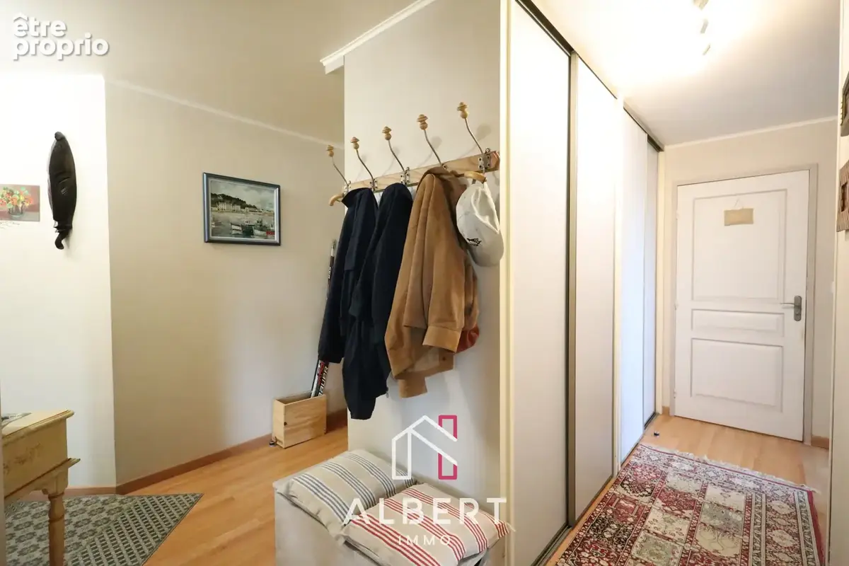 Angers Les Justices - Appartement type 5 de 110 M2 - 3 chambres, balcon et garage - photo 8