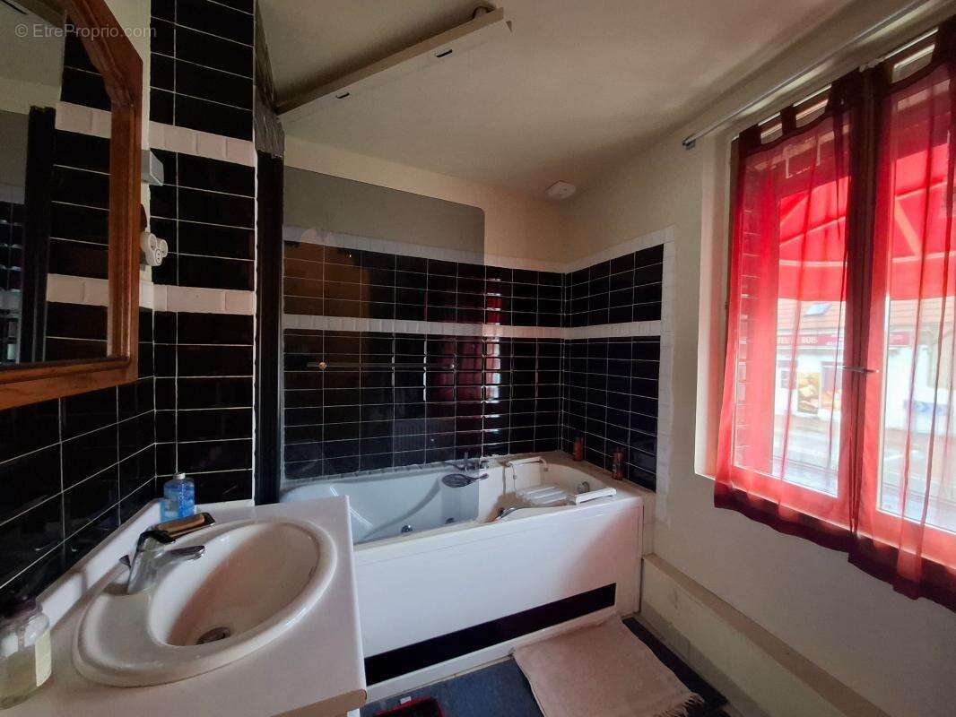 Maison à CUISE-LA-MOTTE