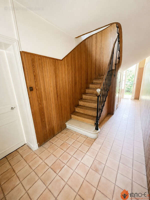 Maison 125 m² à Saint-Maur-Des-Fosses  - photo 4