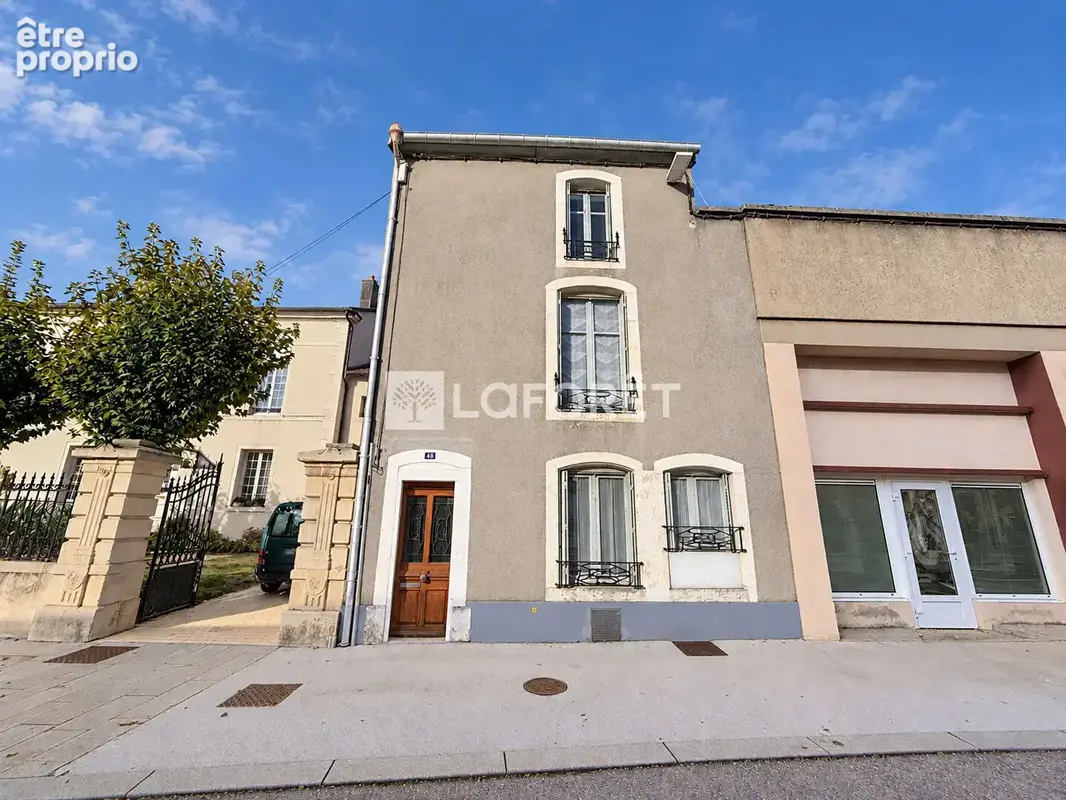 Maison à NEUFCHATEAU