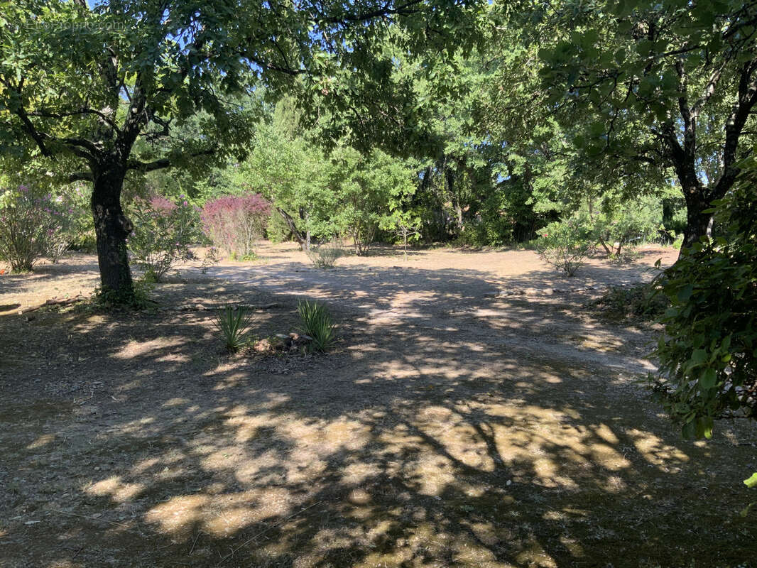 Terrain à UZES
