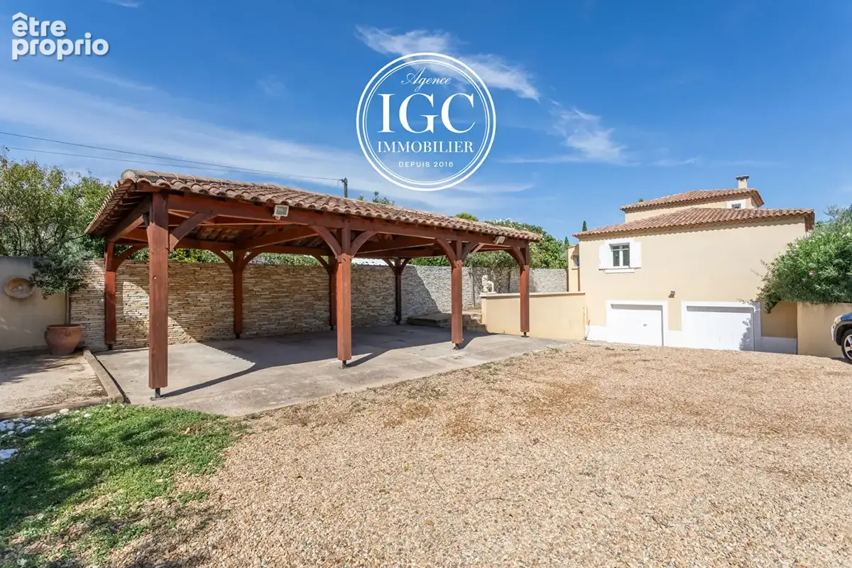 La Fare-les-Oliviers  Villa de 185 m² sur 1550 m² de terrain avec piscine - photo 7