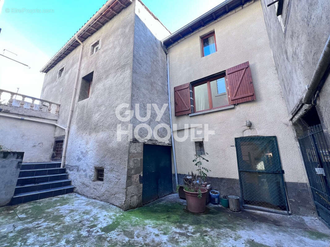 Maison à LA ROCHE-BLANCHE