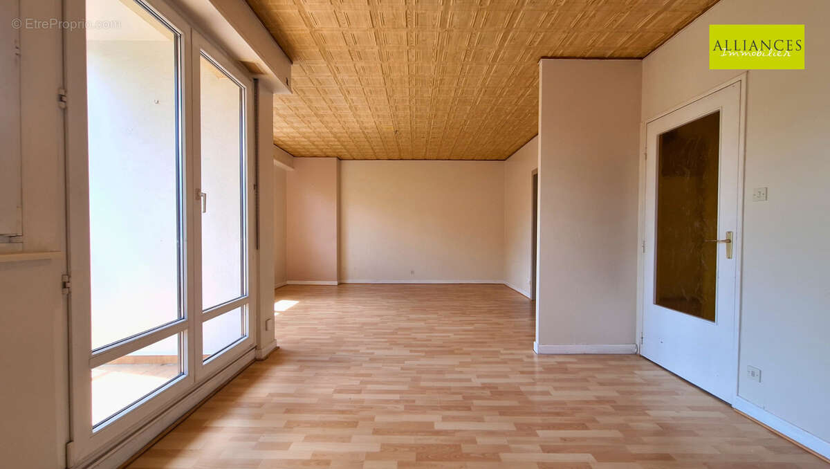 En vente à Mulhouse rue Spoerlin  : grand appartement de 88.22m2 avec 4 pièces et balcon - photo 7