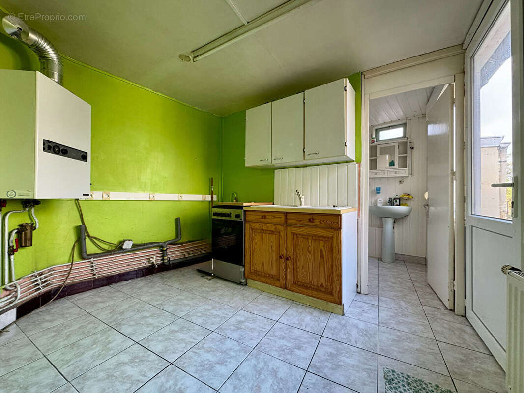 Maison Lozinghem 3 chambres à rafraîchir avec jardin + accès arrière avec garage et  6 places de parkings - photo 5
