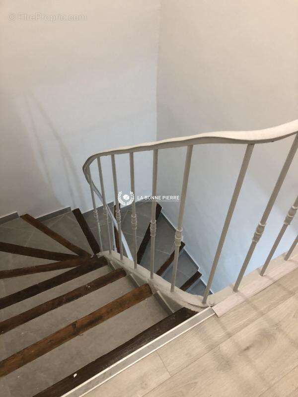 Commerce à MARSEILLE-9E