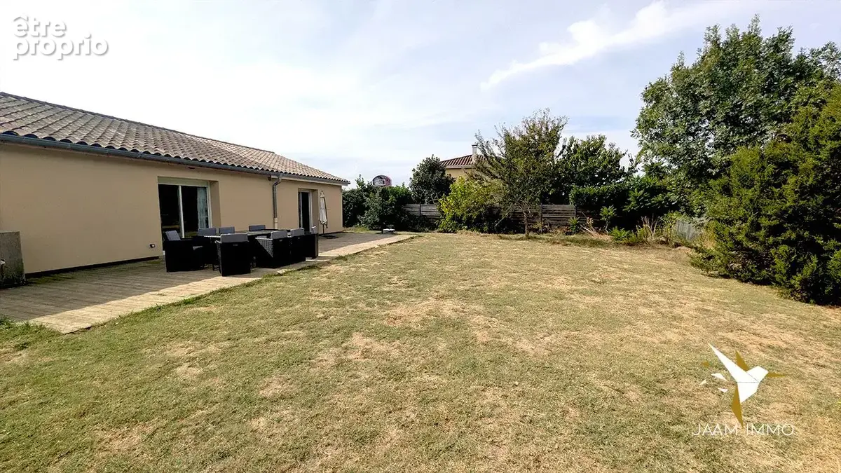 Photo Maison à Saint-Jean-De-Thurigneux au prix de 399 000€