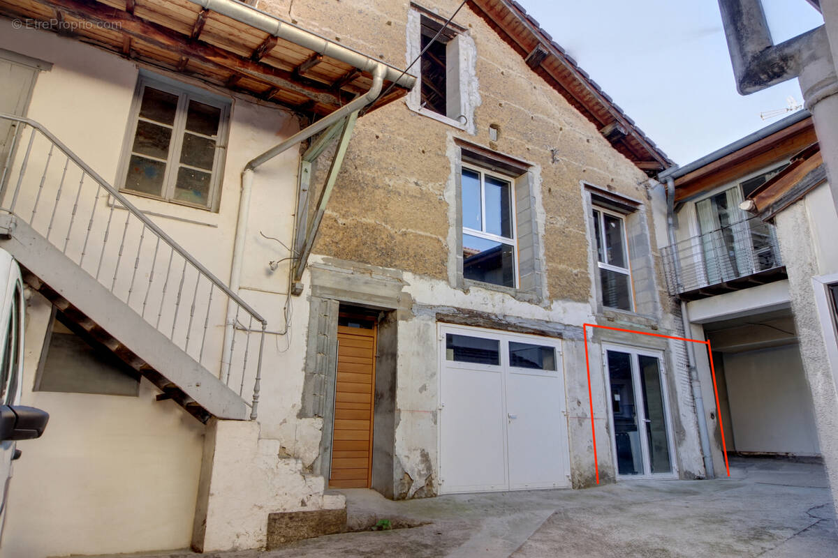 Commerce à MEXIMIEUX