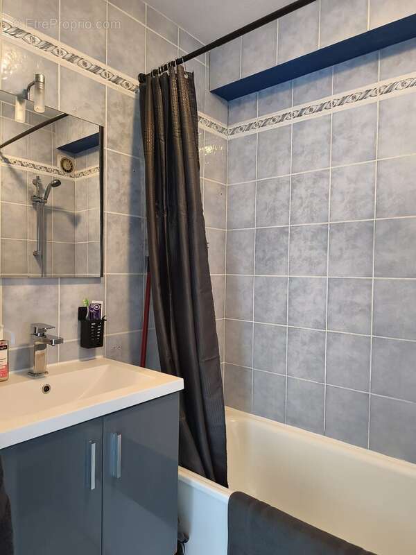 Appartement à PERONNAS