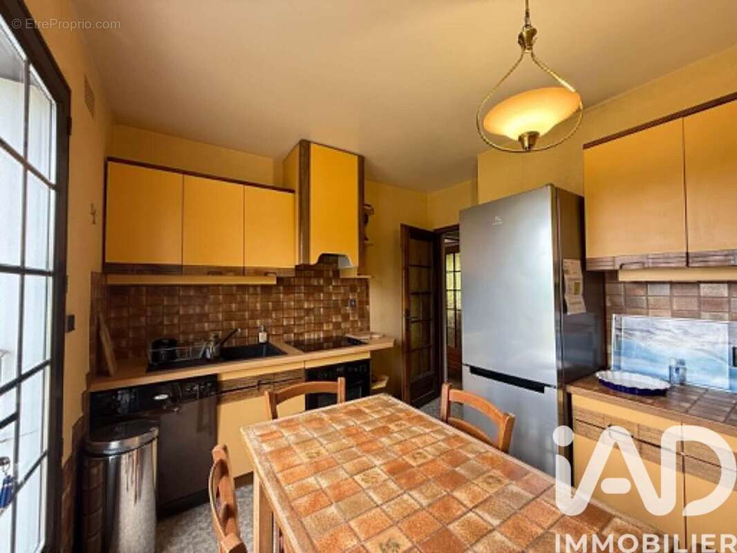 Maison 136 m² à Saint-Jean-De-La-Ruelle  - photo 4