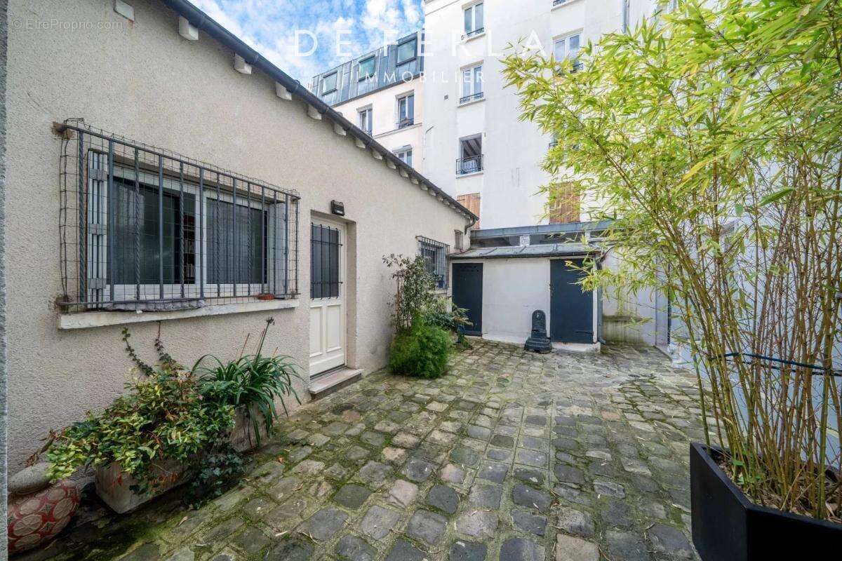 Appartement à PARIS-14E