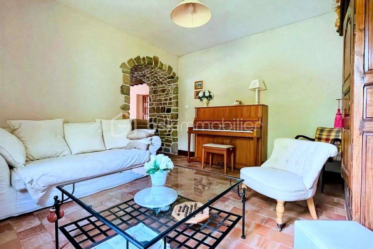 Maison à MARCILLE-ROBERT