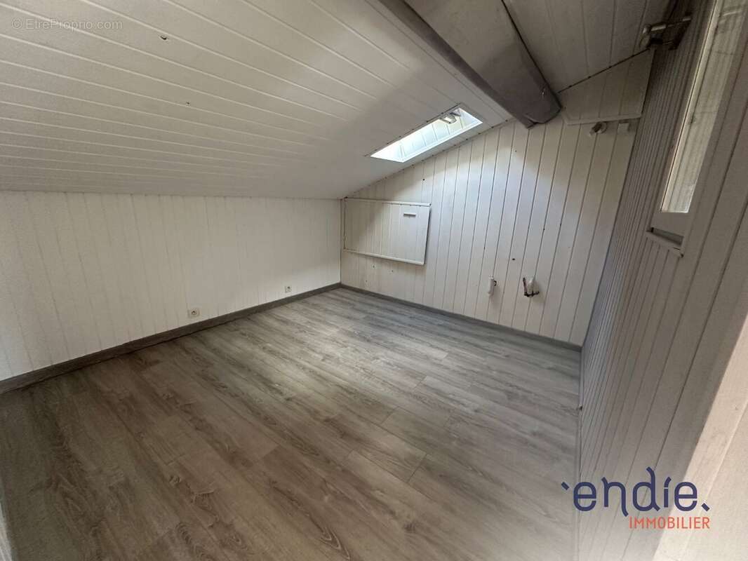 Maison à VERNET-LA-VARENNE