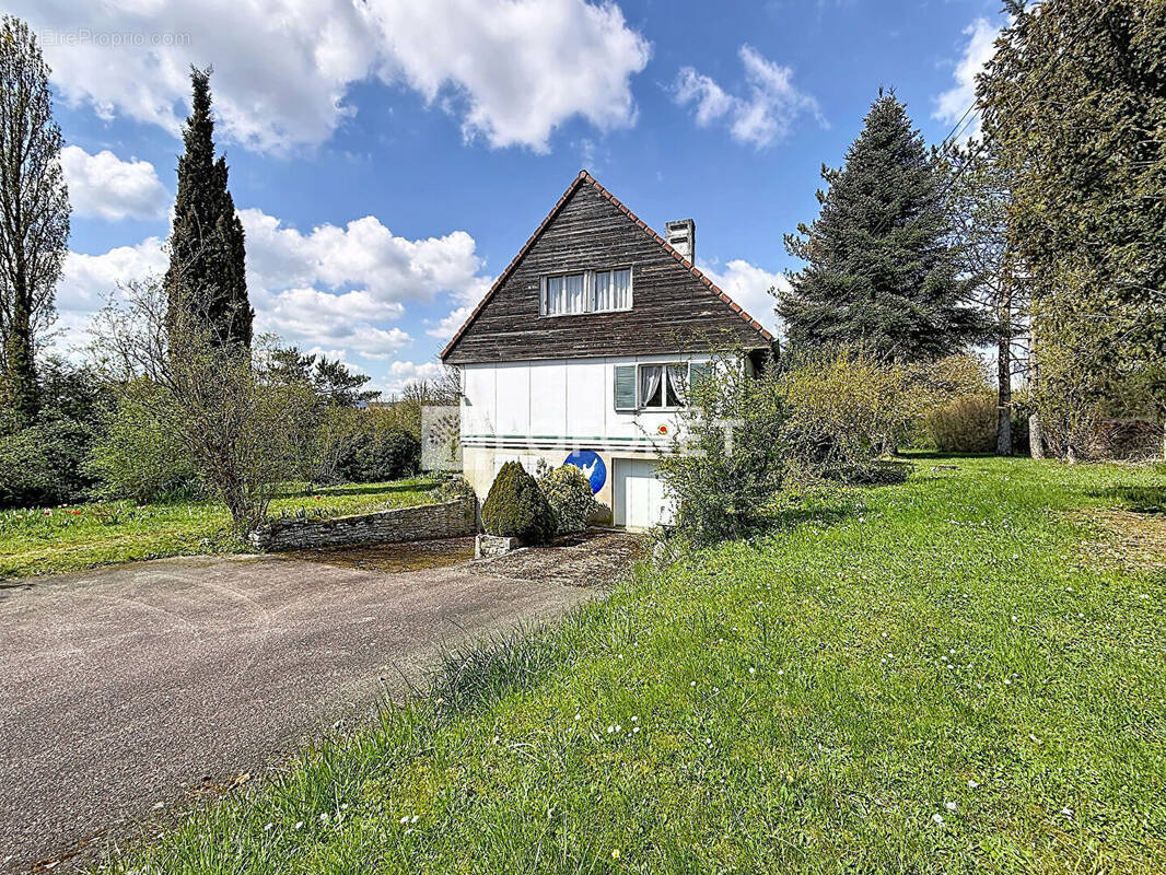 Maison à NEUFCHATEAU