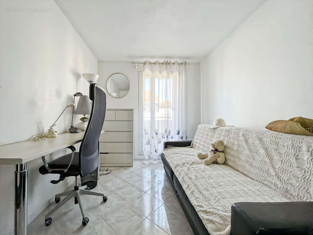 Appartement à MARSEILLE-4E