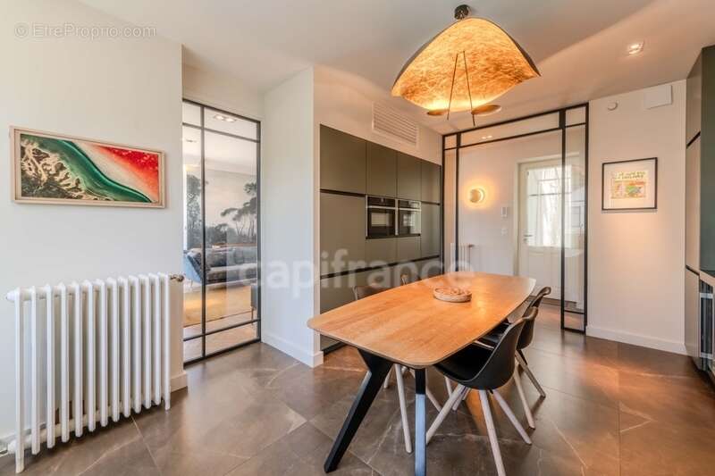 Maison bourgeoise 255 m² entièrement rénovée, parc clos et arboré de 4 303 m² (piscinable), 3 garages, terrasse, jacuzzi - photo 33