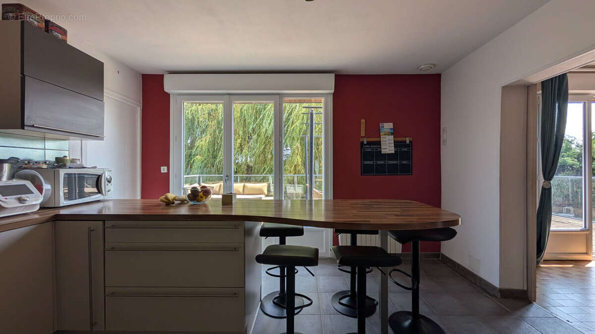 Maison familiale de 170 m² sur plus de 2 500 m² de terrain - photo 2