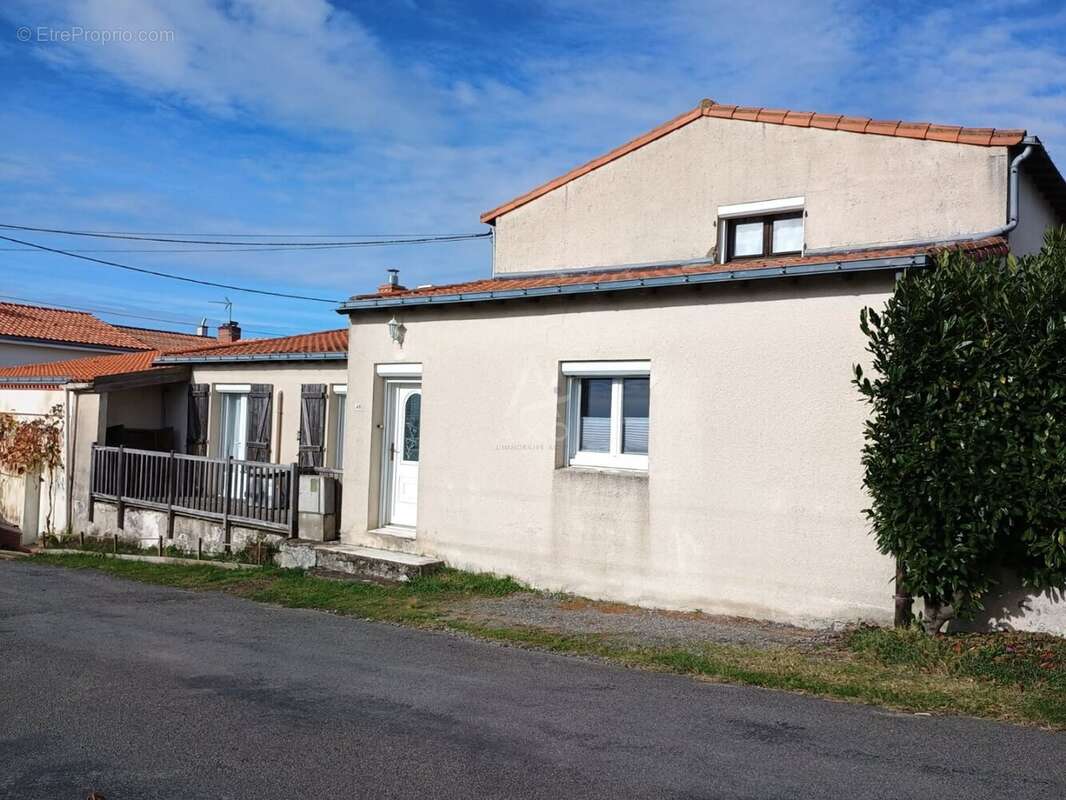 Maison à LA CHAPELLE-BASSE-MER