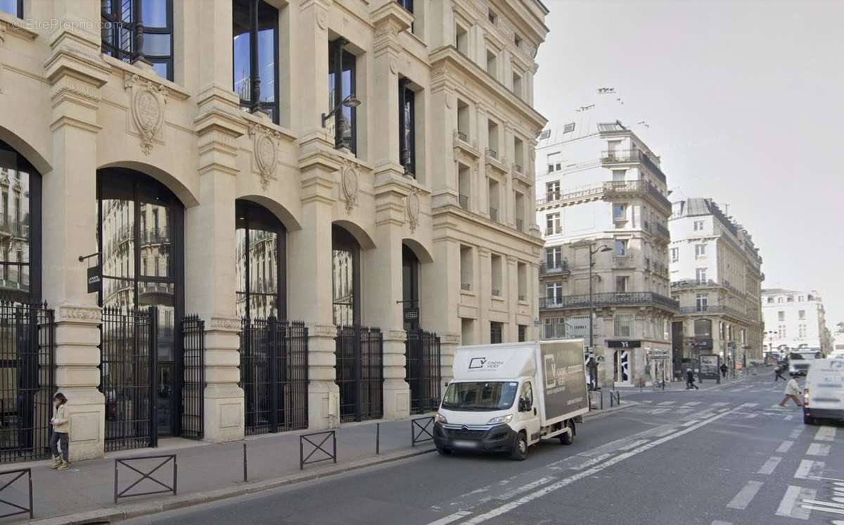 Autre à PARIS-1E