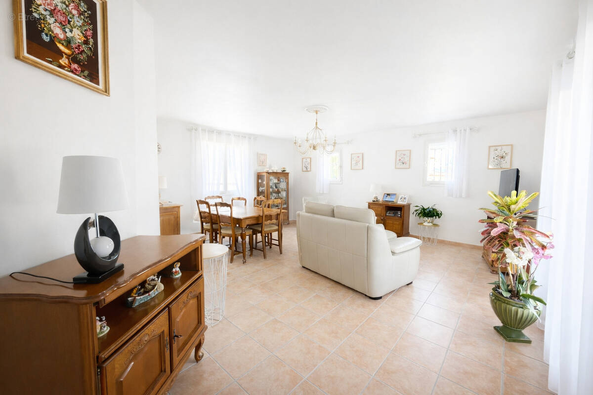 Maison à SAINT-LAURENT-DE-LA-SALANQUE