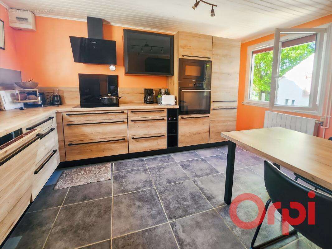 Maison de campagne avec terrain et dépendance - photo 2