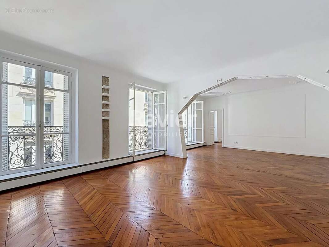 Appartement à PARIS-1E