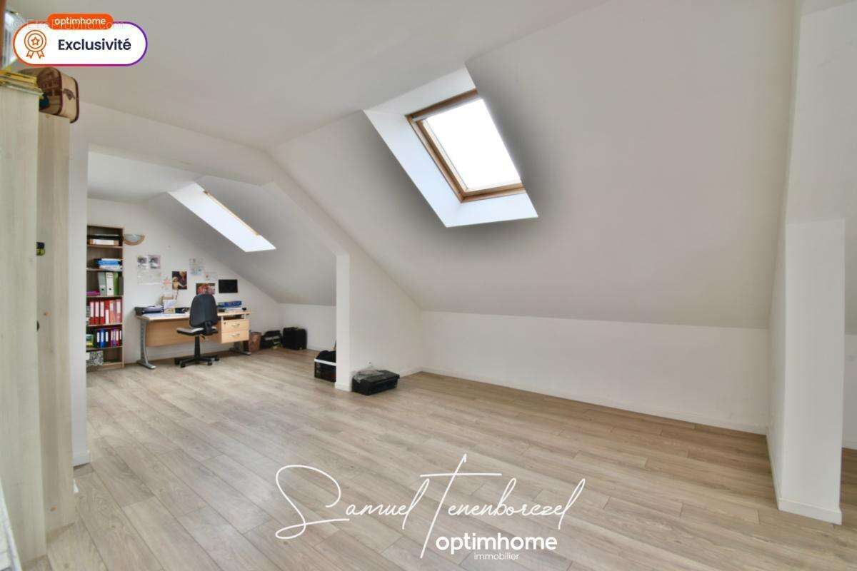 Maison familiale de 196 m² avec 4 chambres, double garage et grand terrain – Beuzeville (27210) - photo 10