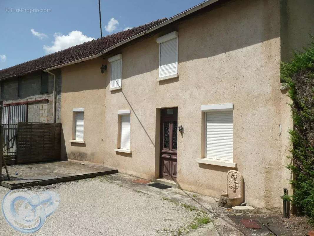 Maison à SAINT-MARTIAL-DE-NABIRAT