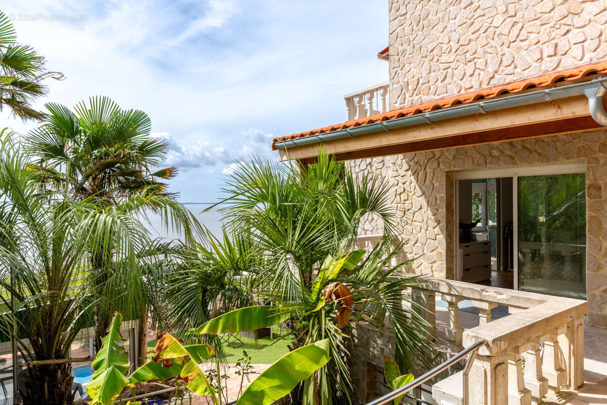 Maison à MESCHERS-SUR-GIRONDE