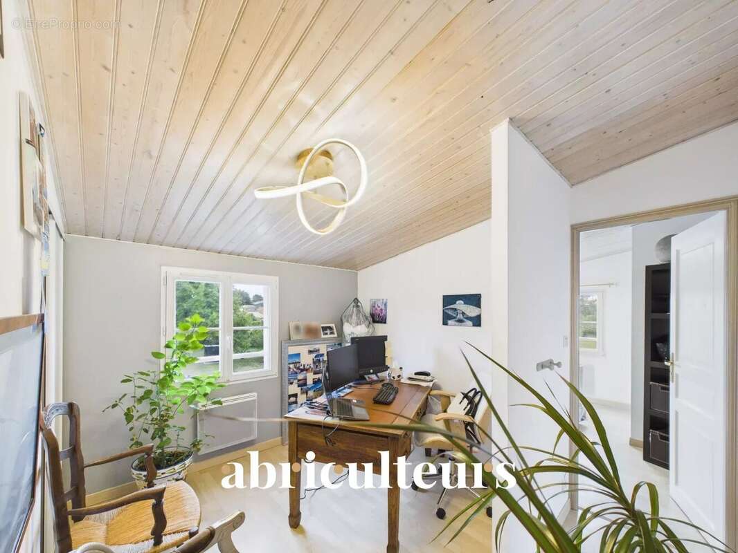 Maison à SAINT-HILAIRE-DE-CHALEONS