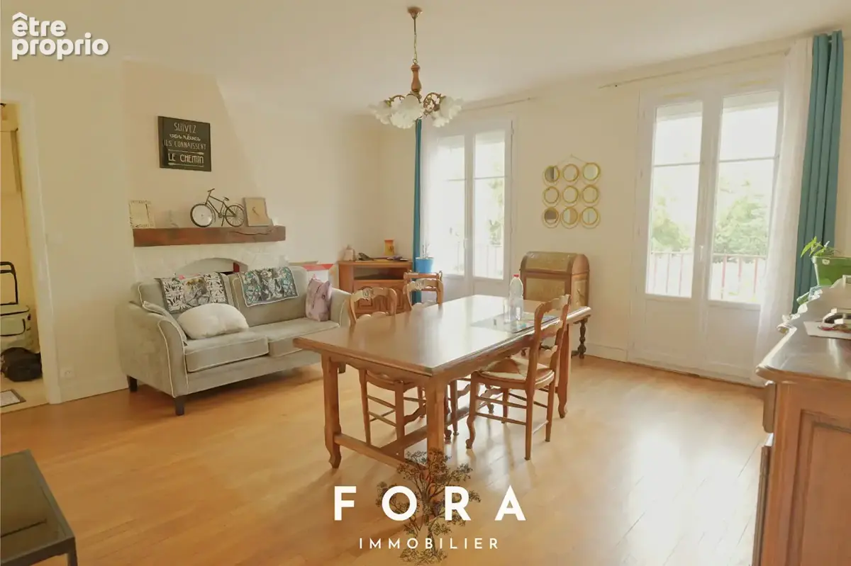 Appartement T3 de 72 m² en parfait état situé en hyper-centre de  Condé-en-Normandie ! - photo 3