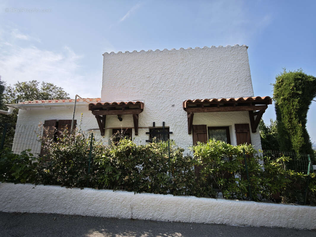 Maison à LAROQUE-DES-ALBERES