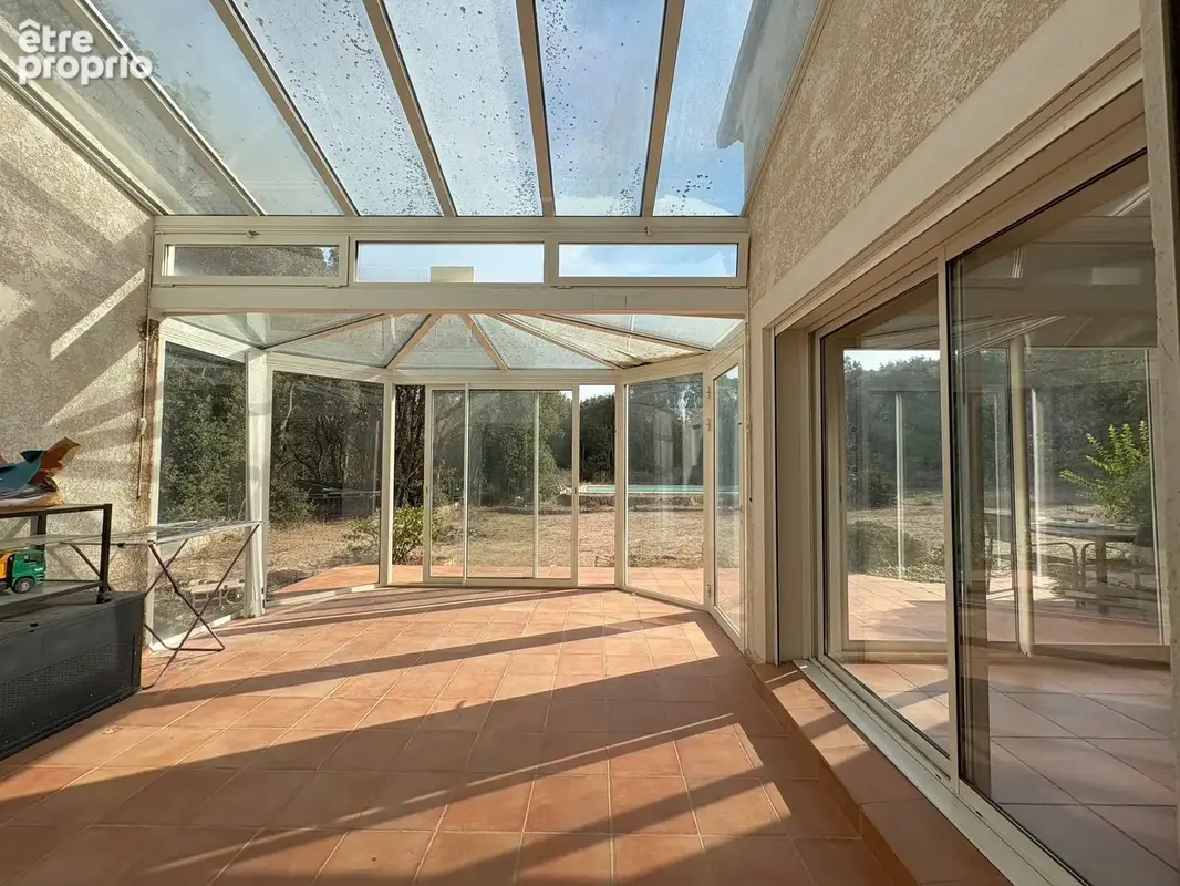 Villa avec piscine sur 5 000 m2 de terrain - photo 9