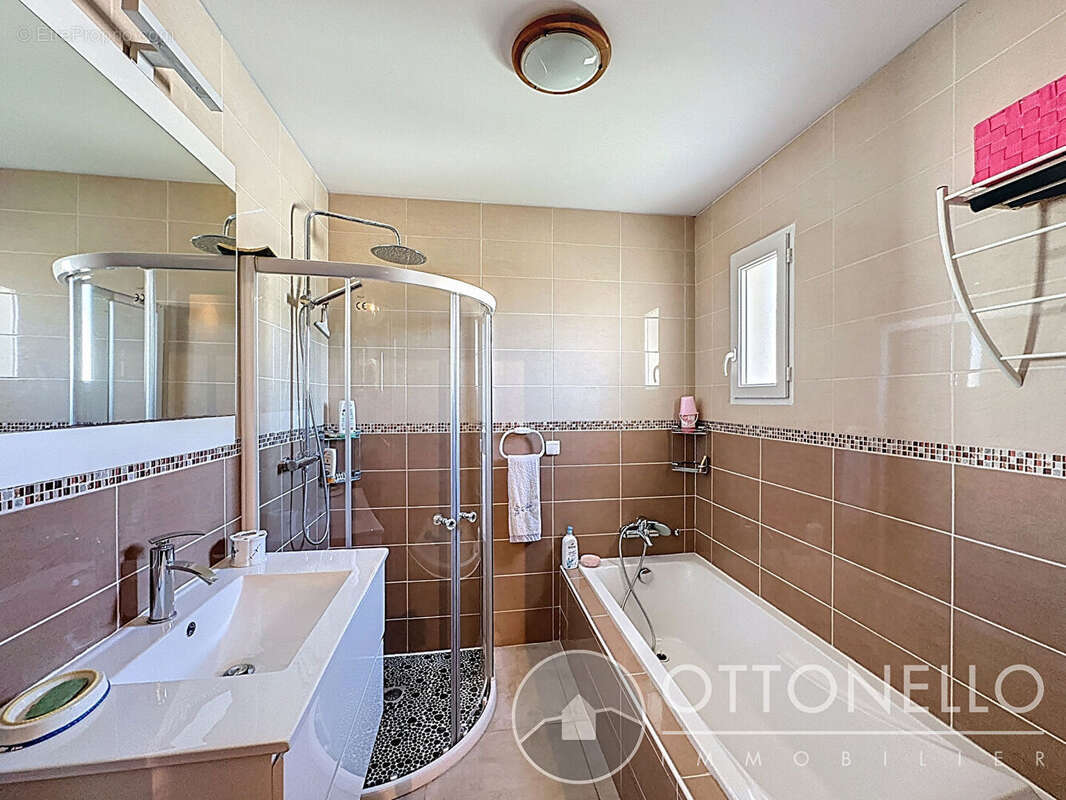 Maison à ROQUEBRUNE-SUR-ARGENS