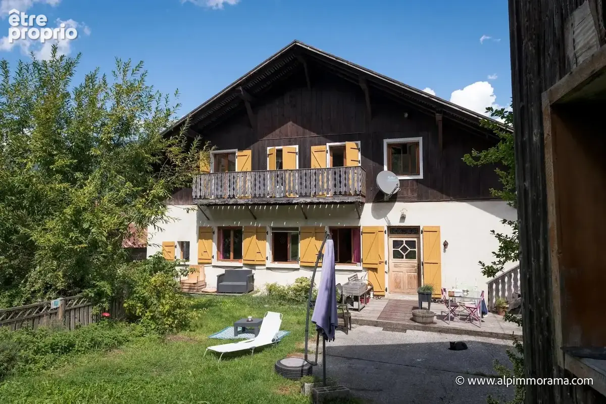 Samoëns – Ferme de caractère avec 3 appartements, jardin et grange - photo 2